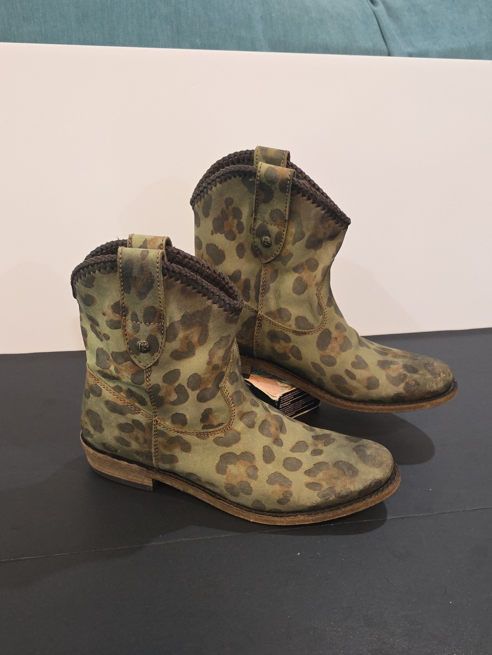 LIBERTY Black Green Leopard Print Ankle Booties Women's Size 7